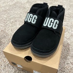 Brand new with tags - Uggs Neumel II Graphic - size 2